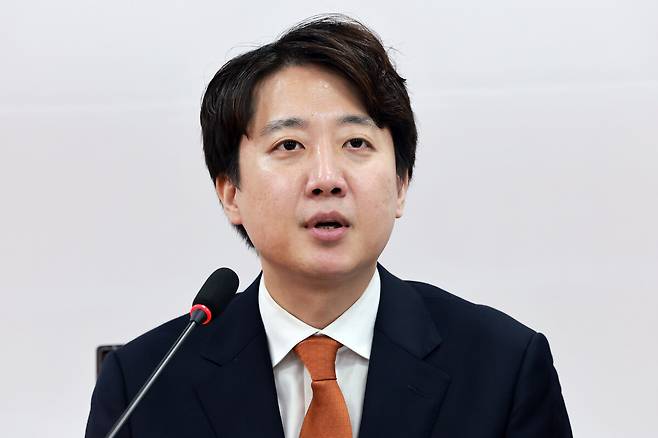 개혁신당 이준석 대표가 4일 국회에서 열린 최고위원회의에 참석해 발언하고 있다. 연합뉴스
