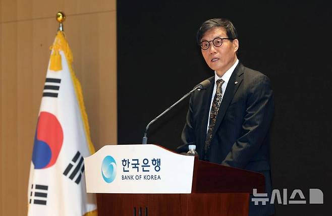이창용 한국은행 총재가 4월 20일 오전 서울 중구 한국은행 별관에서 열린 이임식에서 이임사를 하고 있다. /제공=뉴시스