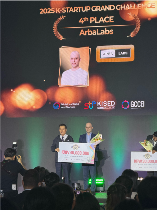 K-스타트업 그랜드 챌린지 아르바랩스(ArbaLabs) 수상 모습[제공: 경기창조경제혁신센터]