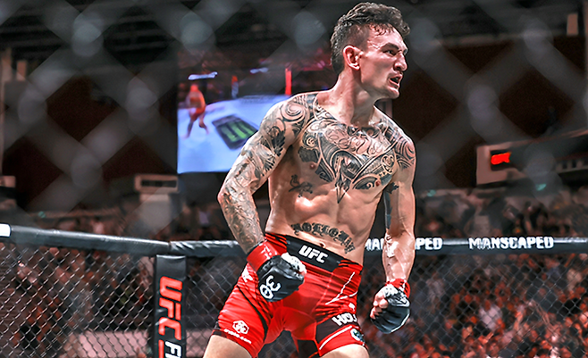 제4대 UFC 페더급 챔피언 맥스 홀러웨이가 2023년 8월 싱가포르체육관 메인이벤트에서 ‘코리안 좀비’ 정찬성을 꺾은 후 기뻐하고 있다. UFC 페더급 9번째이자 마지막 KO승이다. 사진=FINAL FLASH 박종혁 작가 제공