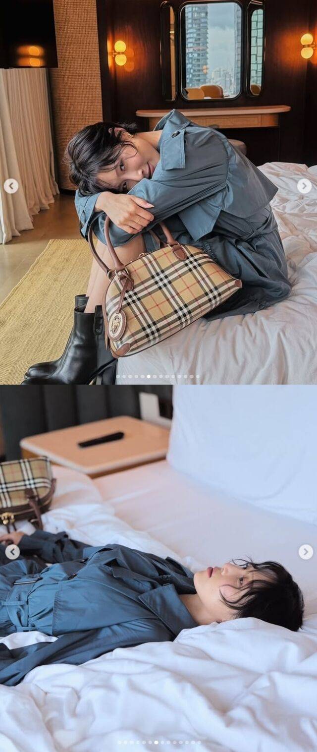 화사는 식탁 위나 침대를 활용한 우아하고 깜찍한 포즈도 연출했다./화사 소셜미디어