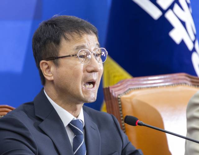 ▲더불어민주당 한병도 원내대표가 16일 국회에서 열린 원내대책회의에서 발언하고 있다. ⓒ연합뉴스