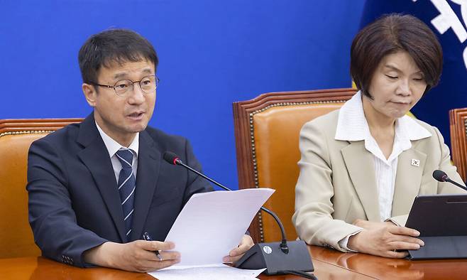 더불어민주당 한병도 원내대표가 16일 국회에서 열린 원내대책회의에서 발언하고 있다. 연합