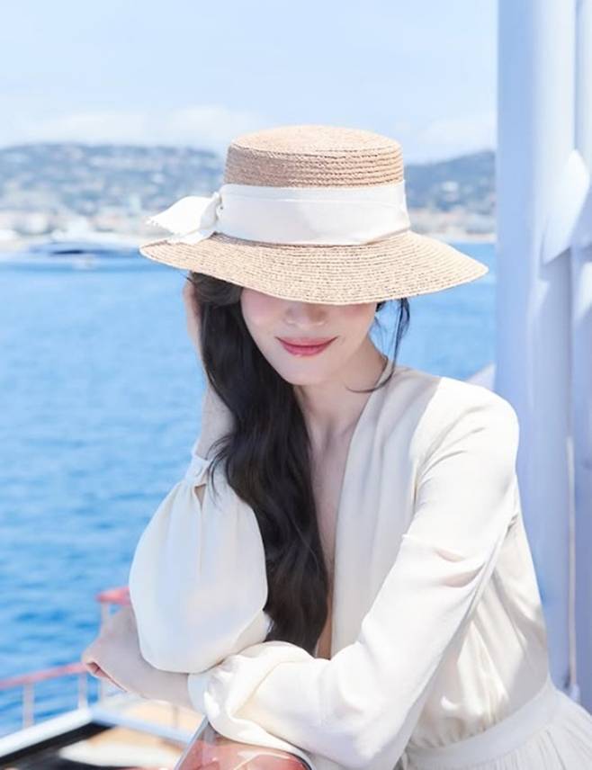 Actor Song Hye-kyo showed off her unchanging innocent charm by sharing recent photos taken during a cruise trip on her social media. In the released photos, Song Hye-kyo completed a sophisticated resort look by matching an ivory long dress with a straw hat.Song Hye-kyo created a classic atmosphere by pairing a deep V-neck dress with a wide-brimmed straw hat. In particular, her long, wavy black hair and subtle makeup further emphasized her signature pure image.In the close-up photos, her flawless skin and distinct features captivated attention. Even with her face partially covered by the straw hat, she boasted her unchanging beauty, drawing admiration from fans.Meanwhile, Song Hye-kyo appeared in the film *The Black Nuns* last year and plans to continue her acting career through the Netflix series *Slowly, Intense*, which is scheduled for release this year.