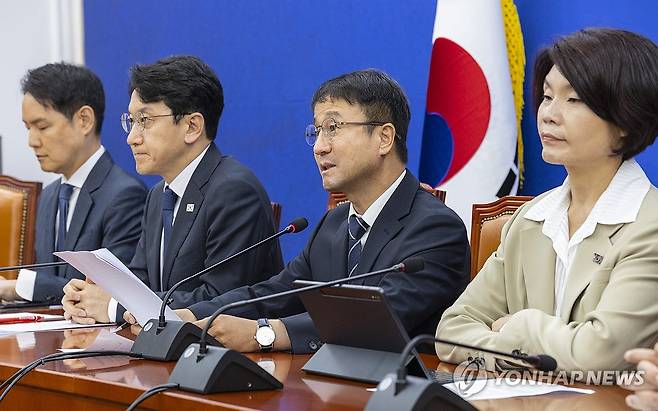 한병도 원내대표, 원내대책회의 발언 (서울=연합뉴스) 황광모 기자 = 더불어민주당 한병도 원내대표가 16일 국회에서 열린 원내대책회의에서 발언하고 있다. 2026.6.16 hkmpooh@yna.co.kr