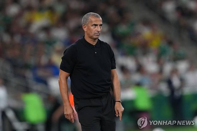 튀니지 축구 대표팀 감독에서 경질된 사브리 라무시 [AP=연합뉴스]