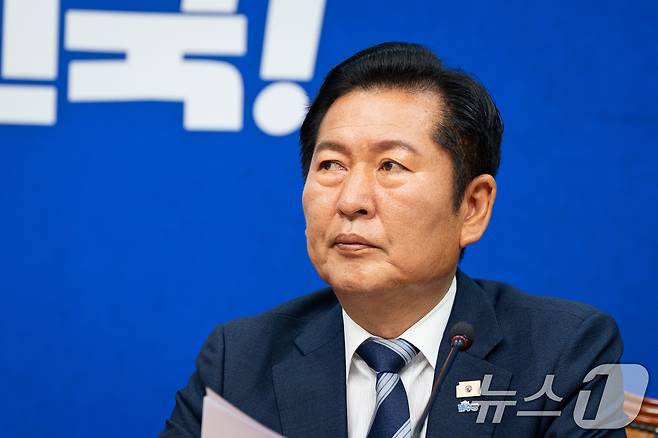 정청래 더불어민주당 대표가 16일 서울 여의도 국회에서 열린 제6차 중앙위원회의에서 생각에 잠겨 있다. 2026.6.16 ⓒ 뉴스1 유승관 기자