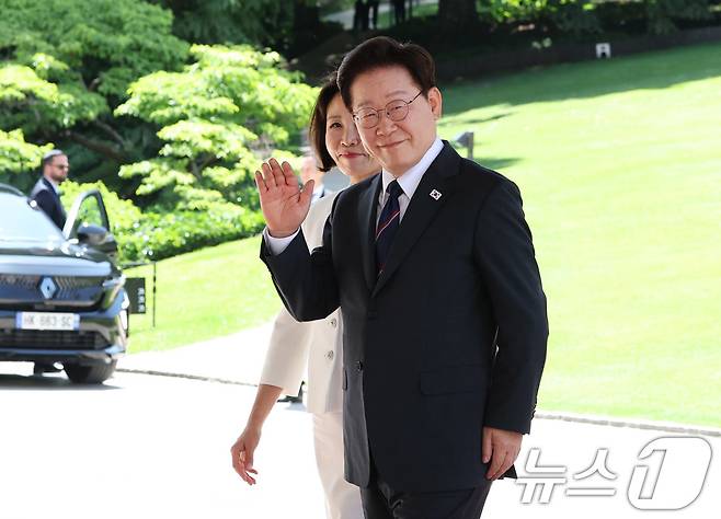 이재명 대통령이 16일(현지시간) 프랑스 에비앙레뱅에서 열린 주요7개국(G7) 정상회의 행사장에 도착하고 있다. 2026.6.16 ⓒ 뉴스1 허경 기자