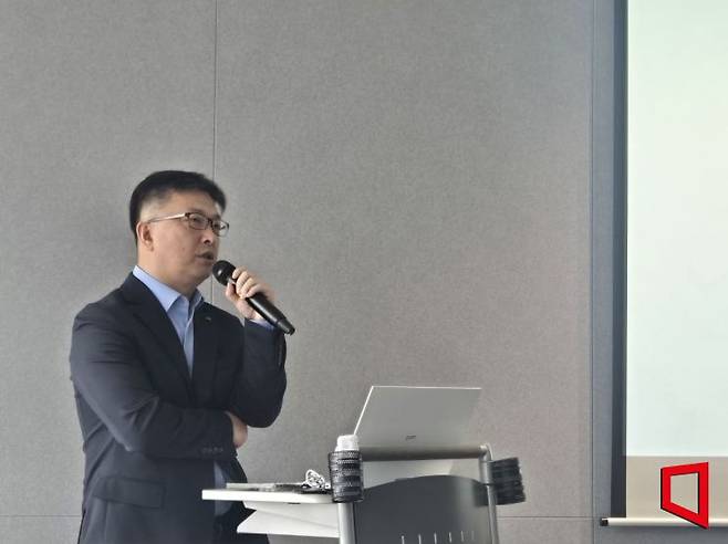 김준석 KT AX미래기술원 에이전틱AI랩장이 17일 서울 광화문 KT 웨스트사옥에서 KT의 AI 에이전트 현황과 개발 전략을 발표하고 있다. 노경조 기자