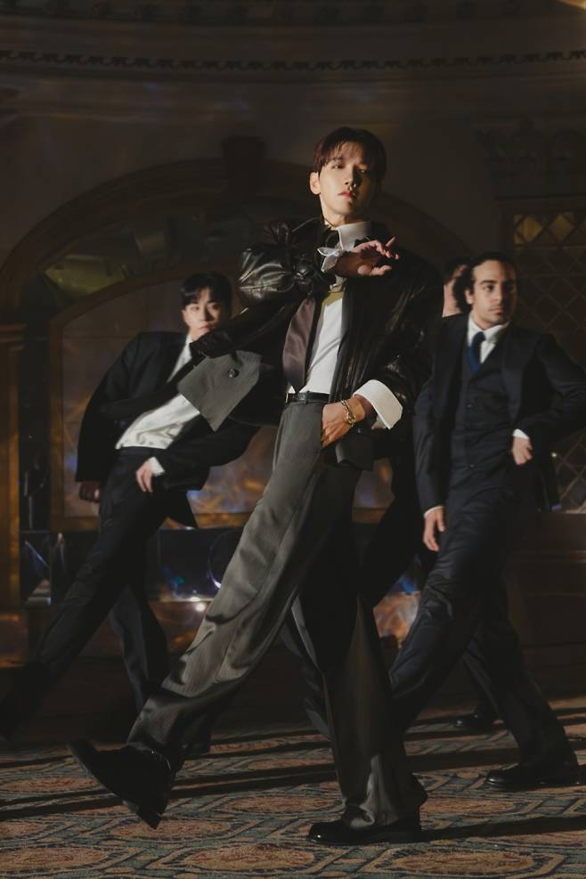 Singer Given the application has radiated diverse charms by releasing behind-the-scenes photos from the music video for his new digital single Midnight Ticket, which was released on the 15th. JYP Entertainment garnered a positive response from fans by releasing photos capturing Given the applications professional demeanor and classic suit styling on the set.The music video for this new song leaves a deep and lingering impression by symbolically capturing Given the applications past experiences and emotions within a golden ticket. Fans reacted positively, noting that the song evokes an atmosphere reminiscent of a midsummer nights dream.Given the application successfully concluded his special event, DAYLIGHT GOES, THE NIGHT BEGINS, at the Yonsei University Centennial Memorial Hall Concert Hall in Seoul on the 13th. He performed his new song as well as tracks from his 4th mini-album, Dear my muse, and is scheduled to continue the excitement of the concert in Yokohama on the upcoming 28th.