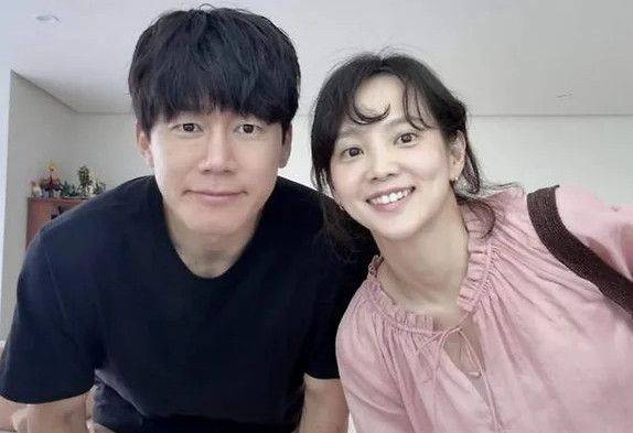 배우 김무열 윤승아 부부. 사진=사진=사회관계망서비스(SNS) 캡처