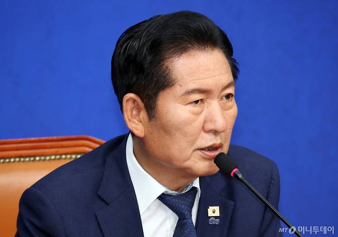 [서울=뉴시스] 최진석 기자 = 정청래 더불어민주당 대표가 17일 여의도 국회에서 열린 최고위원회의에서 발언하고 있다. 2026.06.17. myjs@newsis.com /사진=최진석