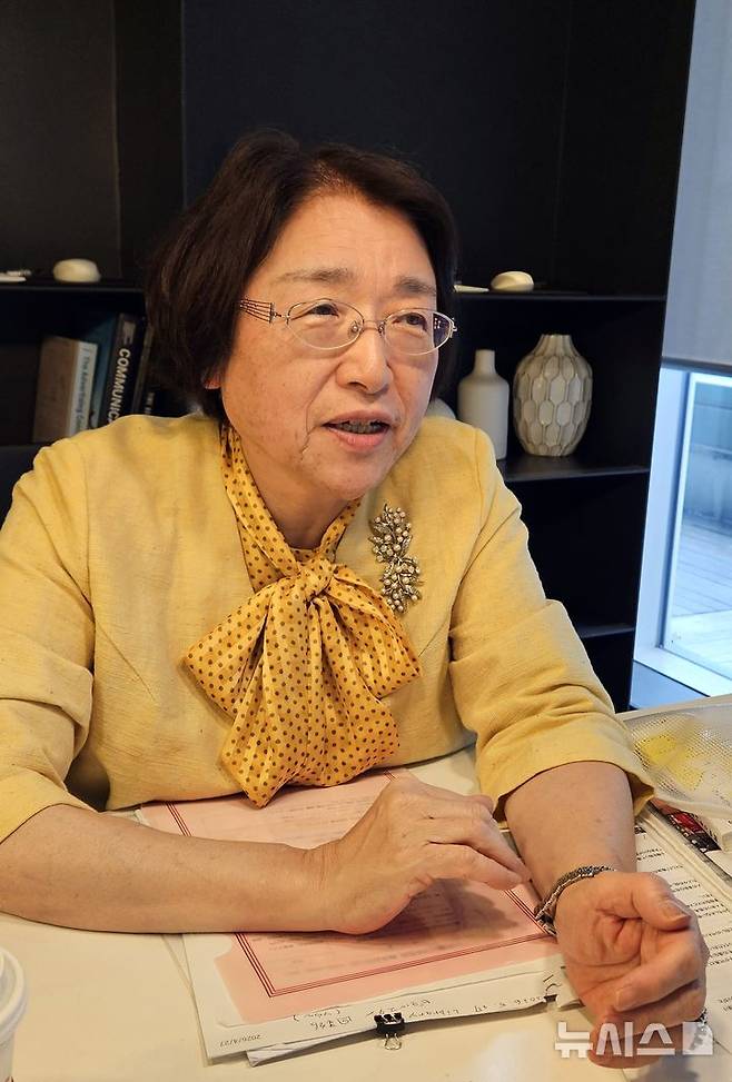 [서울=뉴시스]강진아 기자=일본 재택 호스피스 전문의 나이토 이즈미 원장이 지난달 27일 서울 종로구 한 호텔에서 뉴시스와 인터뷰를 하고 있다. 2026.06.16. akang@newsis.com