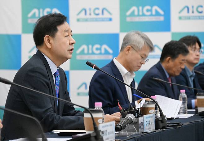 [광주=뉴시스] 구윤철 경제부총리 겸 재정경제부 장관은 17일 광주 AI 산업융합 집적단지를 찾아 기업혁신 지원 민관협의체 4차 회의를 주재했다. (사진 = 재정경제부 제공) 2026.06.17.  *재판매 및 DB 금지