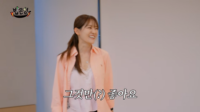 Broadcaster Park Eun-young met with (G)I-DLEs Jeon So-yeon on her YouTube channel Bob Eun-young and candidly revealed the secret to maintaining her baby-faced appearance. During their conversation, Park Eun-young drew attention by wittily mentioning that she received help from her husband, a plastic surgeon.Park Eun-young expressed her gratitude to Jeon So-yeon, recalling the experience of gaining significant attention in the past through (G)I-DLEs Hinka dance challenge. The two continued the warm and friendly atmosphere while practicing the choreography for a new song together.During this process, Jeon So-yeon marveled at Park Eun-youngs baby-faced looks, and Park Eun-young showed off her candid wit by mentioning that her husband is a plastic surgeon. Jeon So-yeon also added to the heartwarming atmosphere by praising Park Eun-youngs exceptional presence in front of the camera.