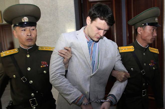 2016년 3월 북한 법정에 끌려가는 웜비어 [AP 연합뉴스 자료사진 재판매 및 DB금지]