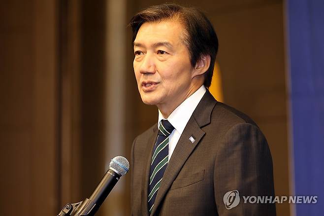 조국혁신당 당선자 워크숍 찾은 조국 전 대표 (광주=연합뉴스) 김혜인 기자 = 조국혁신당 조국 전 대표가 17일 광주 서구 치평동 브리브 광주 바이 롯데호텔에서 열린 6·3지방선거 당선자 워크숍을 찾아 발언하고 있다. 2026.6.17 in@yna.co.kr