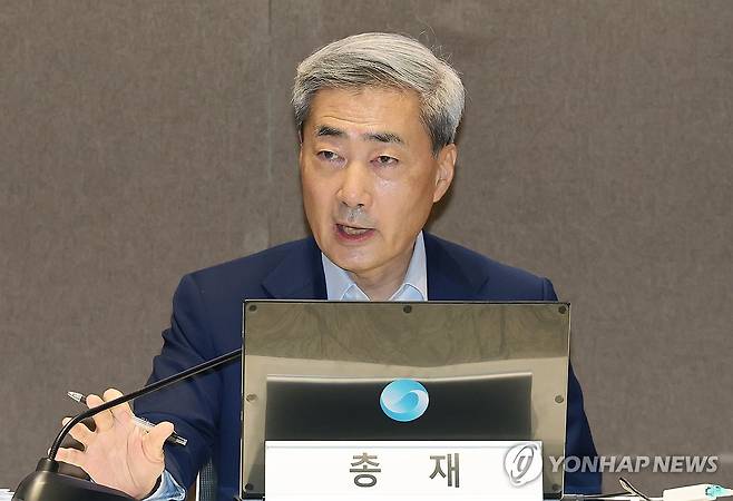 발언하는 신현송 한은총재 (서울=연합뉴스) 임화영 기자 = 신현송 한국은행 총재가 17일 서울 중구 한국은행 별관에서 열린 2026년 상반기 물가안정목표 운영상황 점검 기자설명회에서 발언하고 있다. 2026.6.17 hwayoung7@yna.co.kr