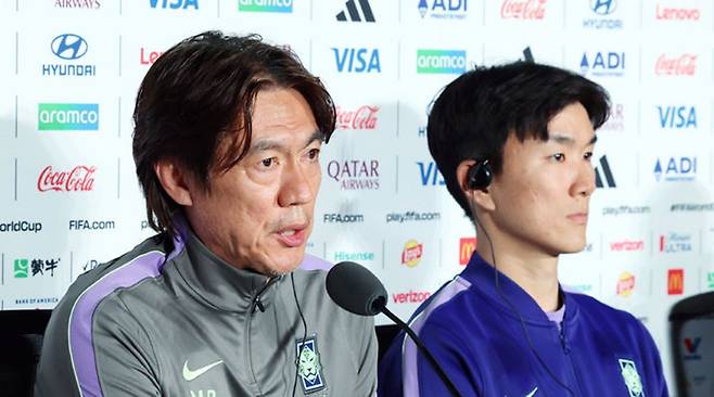 2026 북중미 월드컵 조별리그 A조 2차전 멕시코와의 경기를 하루 앞둔 축구 국가대표팀 홍명보 감독이 17일(현지 시간) 멕시코 과달라하라 스타디움에서 열린 공식 기자회견에서 취재진 질문에 답변하고 있다. <사진=뉴시스>