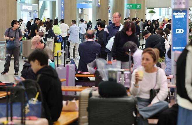 인천국제공항의 관광객들 [연합]
