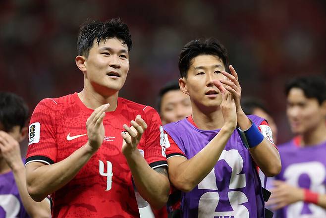 ▲ 로이터 통신은 \"한국의 아름다운 축구가 체코의 힘을 앞세운 축구를 넘어섰다. 이날 멕시코 과달라하라 스타디움에선 \'미녀와 야수\' 같은 이야기가 펼쳐졌다\"며 영예와 실리를 두루 거머쥔 홍명보호 경기력을 찬사했다. ⓒ 연합뉴스 / REUTERS