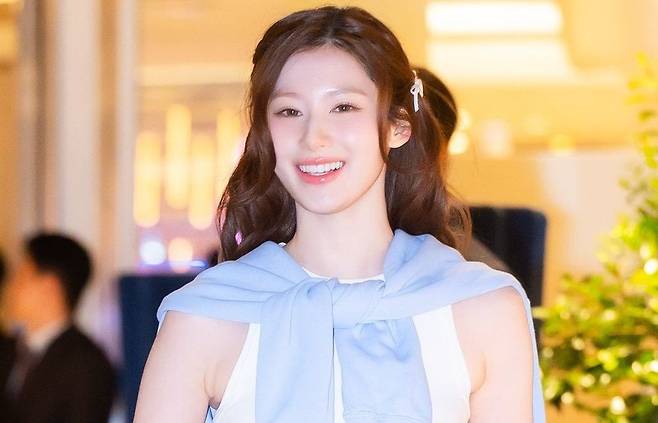 TWICE member Sana has personally clarified that the revealing outfit she wore at a recent event, which became a hot topic, was unintentional, and expressed her distress. Through a fan communication platform, Sana explained that while there were no issues during the fitting, the dress was photographed with the fabric pulled open due to the chaotic situation at the venue.Sana stated that she only checked the condition of her outfit after entering the waiting room and expressed her regret over the controversy surrounding the unintentional exposure. Previously, Sana had garnered attention for the style of her dress, where the hem rolled up, while attending a tea brand event in Jongno-gu, Seoul.Meanwhile, TWICE, the group Sana belongs to, is currently on a world tour and is preparing for their final performances in Seoul at the KSPO DOME from the 10th to the 12th.