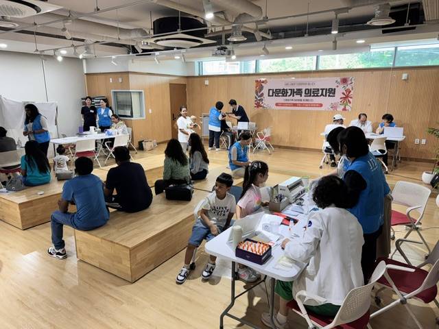 파주시 광탄도서관이 지역 이주민을 위한 무료 건강검진 행사 운영을 지원했다. 사진=파주시 제공