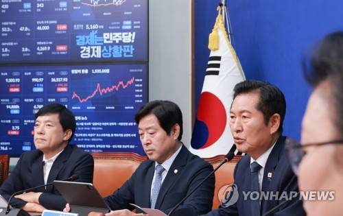 민주당 최고위원회의, 발언하는 정청래 대표(서울=연합뉴스) 신현우 기자 = 더불어민주당 정청래 대표가 19일 국회에서 열린 최고위원회의에 참석해 발언하고 있다. 2026.6.19 nowwego@yna.co.kr