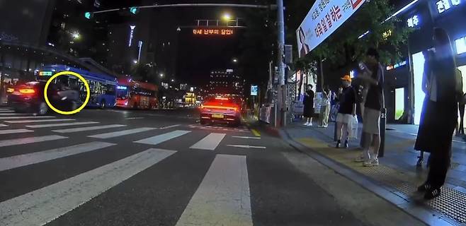 사건 당시 상황. 온라인 커뮤니티