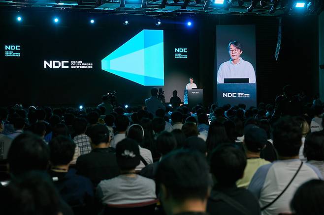 NDC 26 넥슨 일본법인 이정헌 대표 환영사 모습. 사진 | 넥슨