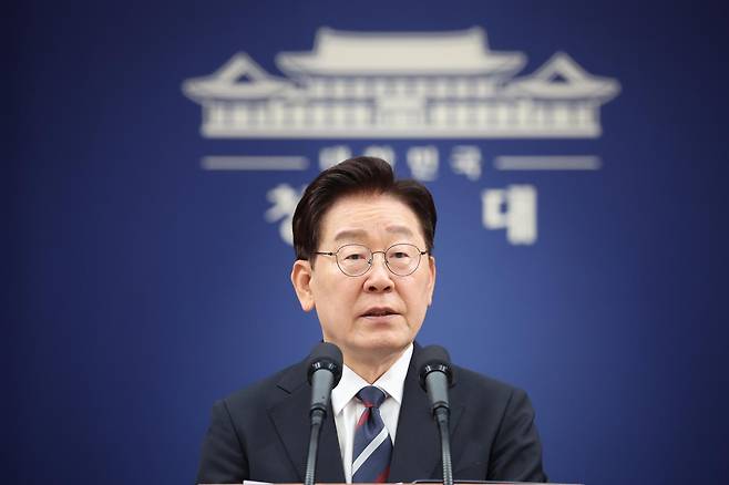 이재명 대통령이 19일 청와대 춘추관에서 유럽·G7 순방 결과를 브리핑하고 있다. 2026.6.19/뉴스1