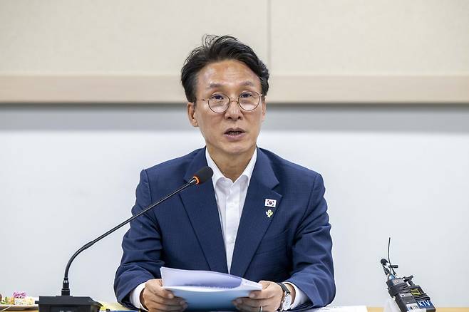 김민석 국무총리가 16일 오후 전남 나주시 빛가람 복합문화체육센터 내 전남광주대전환기획위원회 사무실에서 열린 전남광주통합특별시 출범준비 관계기관 간담회에서 인사말하고 있다. 뉴시스