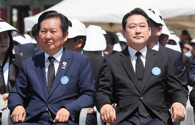 정청래 더불어민주당 대표(왼쪽)와 장동혁 국민의힘 대표. 뉴스1