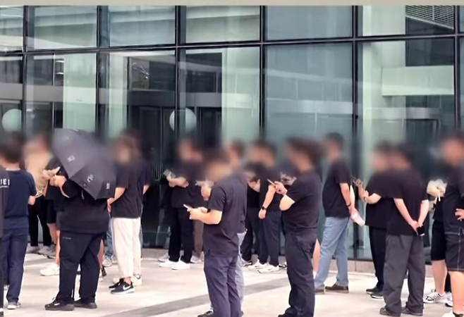 검은 색 옷 출근 집단 행동에 나선 삼성전자 DX부문 직원들 (동행노조)