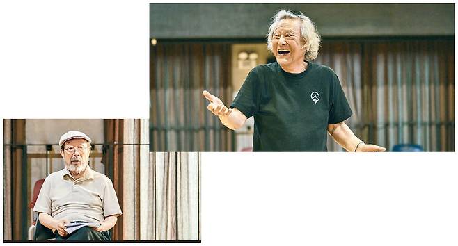 연극 '베니스의 상인'에서 샤일록 역을 맡은 배우 박근형(위쪽)과 공작 역을 맡은 배우 신구가 연습에 임하고 있다.  파크컴퍼니