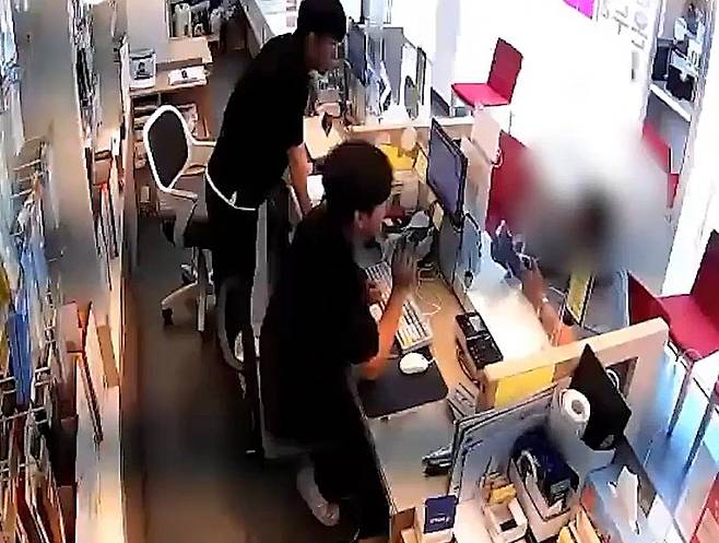 보이스피싱 예방한 SK텔레콤 대리점 점장 [제주경찰청 제공, 재판매 및 DB 금지]