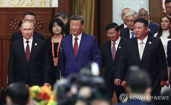 지난해 9월 중국 베이징 찾은 김정은 북한 국무위원장(맨 오른쪽) [UPI=연합뉴스 자료사진. 재판매 및 DB 금지]