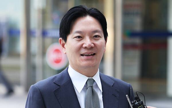 박상용 인천지검 부부장검사가 16일 경기도 수원시 영통구 수원지방법원에서 열리는 이화영 전 경기도 평화부지사의 '검사실 술 파티 위증' 혐의 국민참여재판에 증인으로 출석하고 있다. 2026.6.16. 연합뉴스