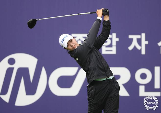서교림이 20일 열린 KLPGA 투어 인카금융 더헤븐 마스터즈 2라운드 13번 홀에서 티샷을 하고 있다. 사진 | KLPGA