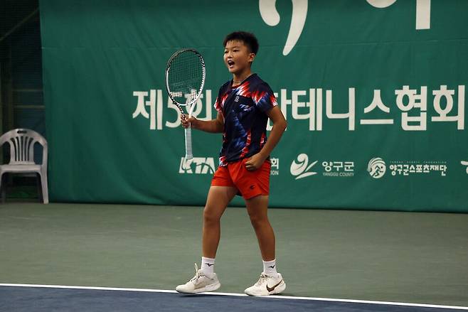 협회장배 12세부 남자단식 결승에 오른 김명관(강진동초)