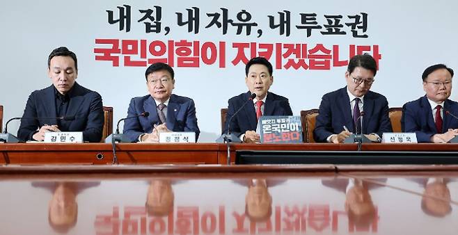 국민의힘 장동혁 대표가 11일 국회에서 열린 최고위원회의에서 발언하고 있다. 연합뉴스