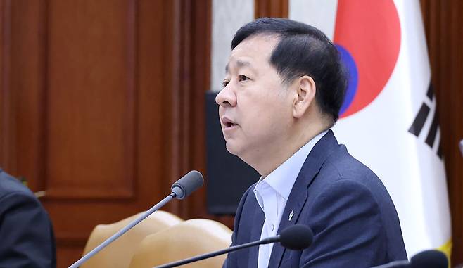 구윤철 부총리 겸 재정경제부 장관이 19일 서울 종로구 정부서울청사에서 열린 비상경제본부 회의 겸 경제·대외경제관계장관회의에서 발언하고 있다. 연합뉴스
