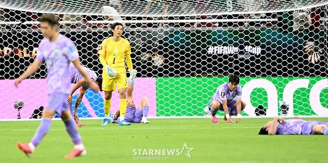 2026 북중미월드컵 A조 예선 대한민국 대 멕시코 경기가 19일(한국 시간) 멕시코 과달라하라 에스타디오 아크론에서 열렸다.후반 종료휘슬이 울리는 순간 김승규 등 선수들의 아쉬움이 커진다. /사진=김진경 대기자