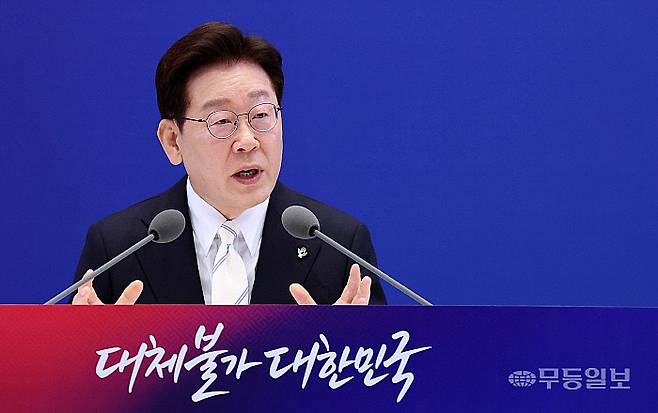 이재명 대통령이 6월 8일 청와대 영빈관에서 열린 취임 1주년 기자회견 ‘대체불가 대한민국’에서 발언하고 있다. 뉴시스