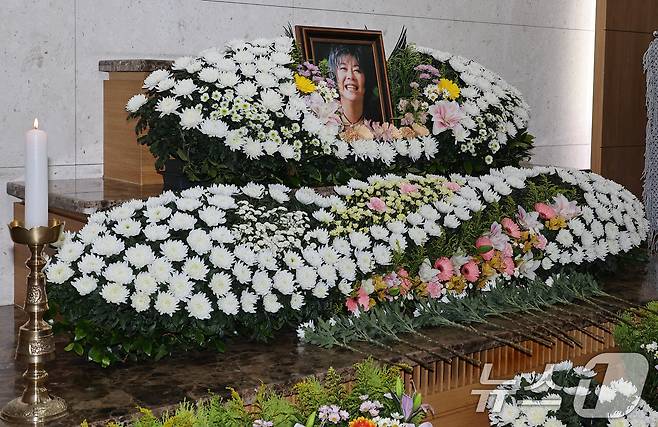 가수 옥희(본명 김광숙)의 빈소가 21일 오후 서울 송파구 서울아산병원 장례식장 22호에 마련되있다. 옥희는 20일 오후 암 투병 끝에 별세했다. 발인은 24일, 장지는 함백산 추모공원이다. 2026.6.21 ⓒ 뉴스1 사진공동취재단
