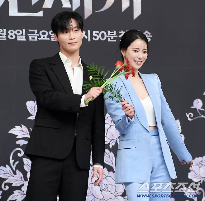 SBS 드라마 '멋진 신세계' 제작발표회가 7일 오후 서울 목동 SBS에서 열렸다. 허남준과 임지연이 포즈 취하고 있다. 정재근 기자 cjg@sportschosun.com/2026.5.7