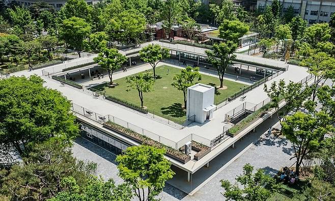 좋은 공간은 감각을 깨우고, 깨어난 감각은 언어를 부른다. 서울 양천구 오목공원 전경. 사진 유청오