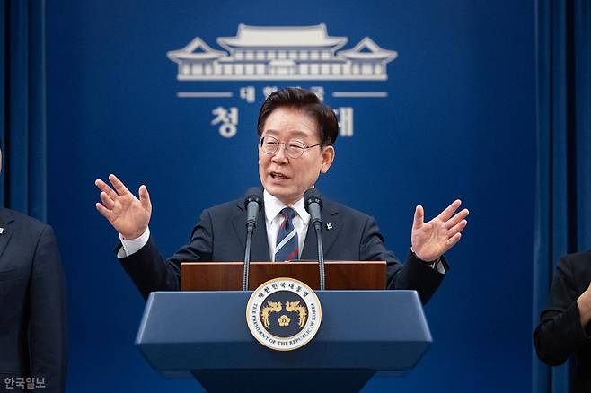 이재명 대통령이 19일 청와대 춘추관에서 유럽·G7 순방 결과 브리핑을 하고 있다. 왕태석 선임기자