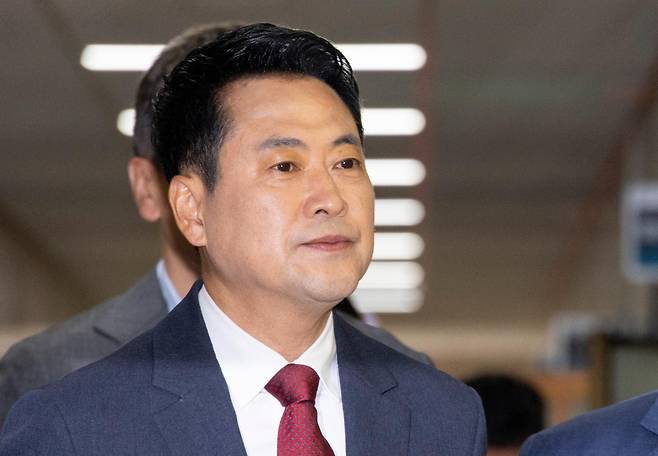 장동혁 국민의힘 대표가 18일 국회에서 열린 최고위원회의에 입장하고 있다. 연합뉴스