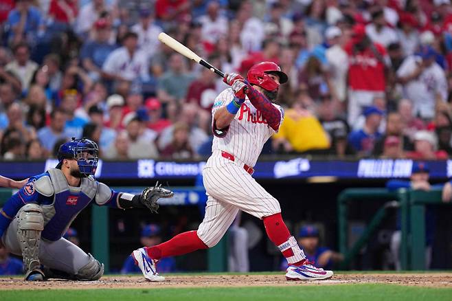 <yonhap photo-2868=""> PHILADELPHIA, PENNSYLVANIA - JUNE 20: Kyle Schwarber #12 of the Philadelphia Phillies hits a solo home run in the bottom of the third inning against the New York Mets at Citizens Bank Park on June 20, 2026 in Philadelphia, Pennsylvania. Mitchell Leff/Getty Images/AFP (Photo by Mitchell Leff / GETTY IMAGES NORTH AMERICA / Getty Images via AFP)/2026-06-21 10:57:50/<저작권자 ⓒ 1980~2026 ㈜연합뉴스. 무단 전재 재배포 금지, AI 학습 및 활용 금지></yonhap>
